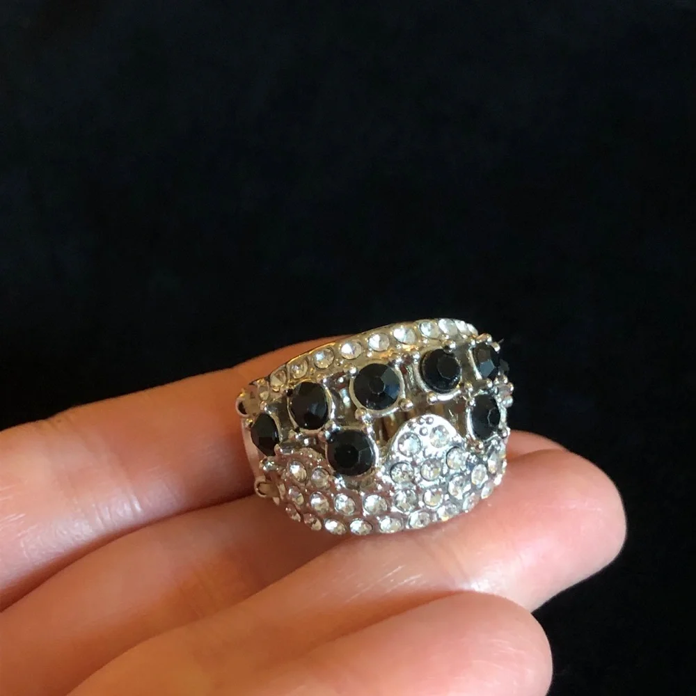 Elegant Silver and Black Rhinestone Women's Ring